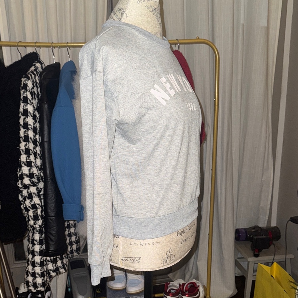 Women’s Small Gray & White New York 199X Longsleeve Top Casual Sweatshirt - Picture 4 of 7